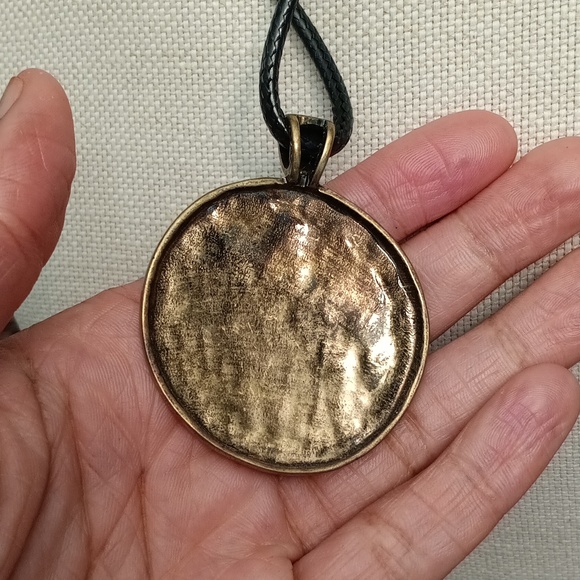 Sunflower Tribal Goldtone Pendant Necklace Set 🌻 - Picture 4 of 4